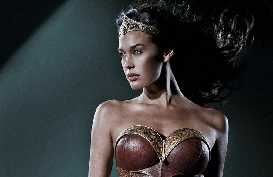 İptal Edilen JUSTICE LEAGUE Filmindeki Wonder Woman Fotoları