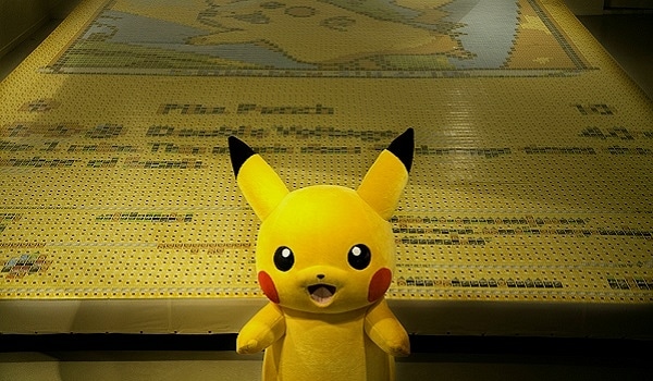 13 Bin Karttan Yapılan Dev Pokémon Kartı