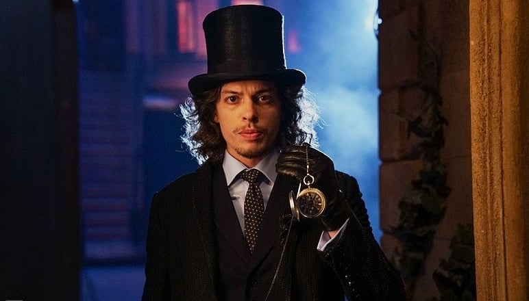Mad Hatter Gotham’da Ortaya Çıktı. Bölüm Adı “Look Into My Eyes”