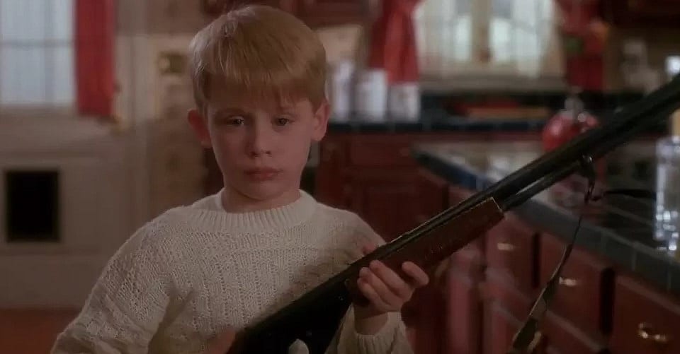 Evde Tek Başına Filmindeki Gangster Filmi Sahte Çıkınca Hayranlar Şok Oldu