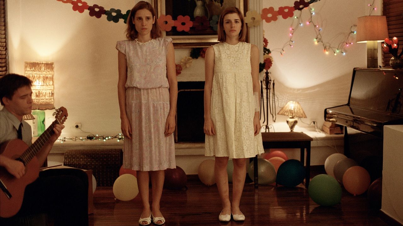 Dogtooth (2009) Neden Bu Kadar Rahatsız Edici?