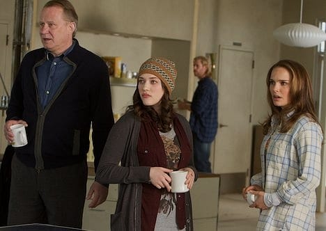 Infinity War romanında Erik Selvig ve Darcy hayatta kaldı