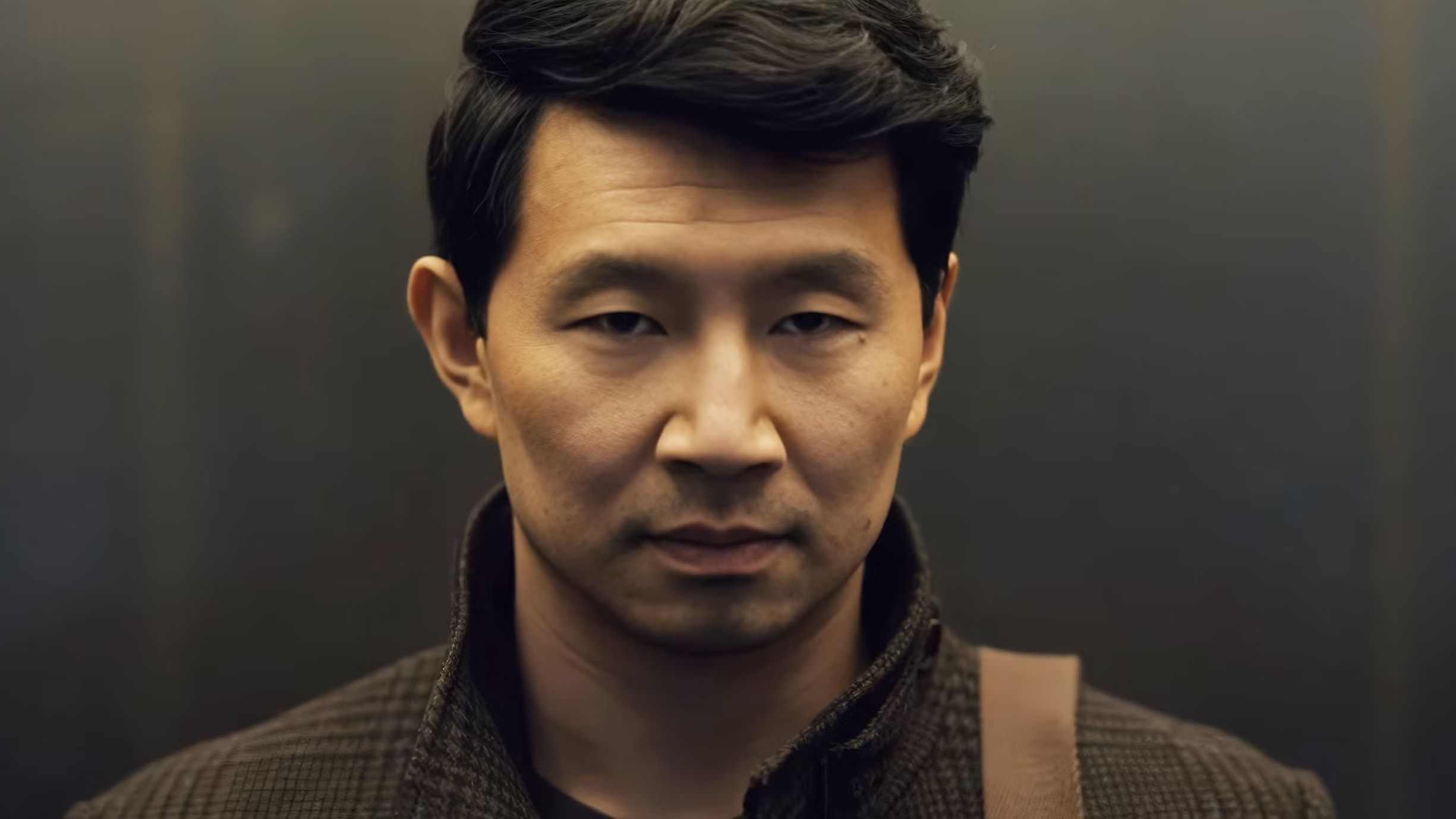 Simu Liu’nun Beyni Hacklendi: The Copenhagen Test Fragmanı Geldi!