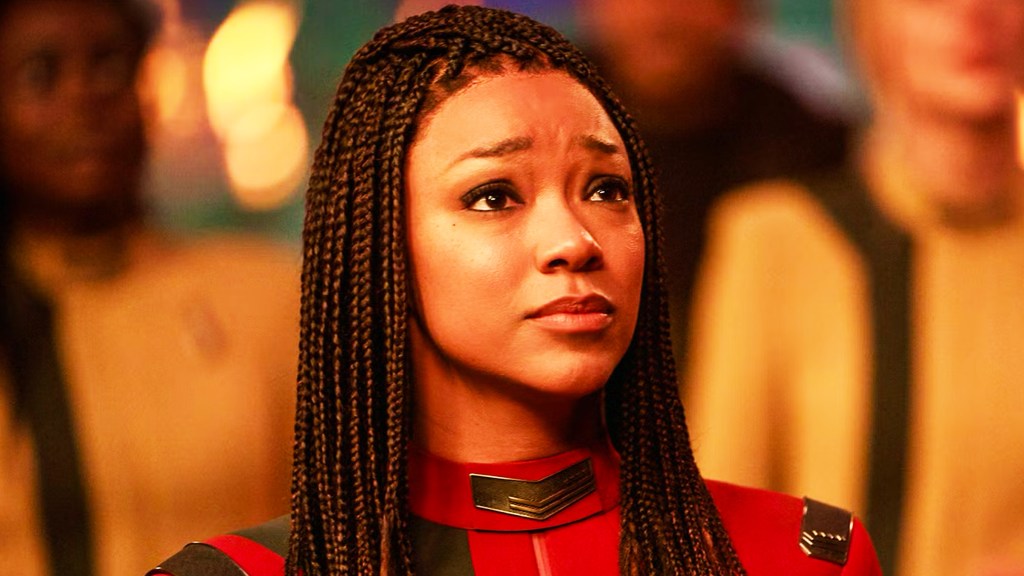 Sonequa Martin Green as Michael Burnham in Star Trek Discovery fz