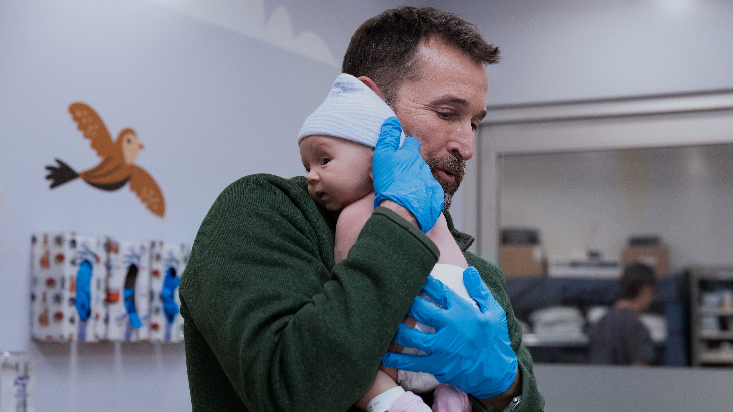 dr robby holding a baby in the pitt season 2 episode 1