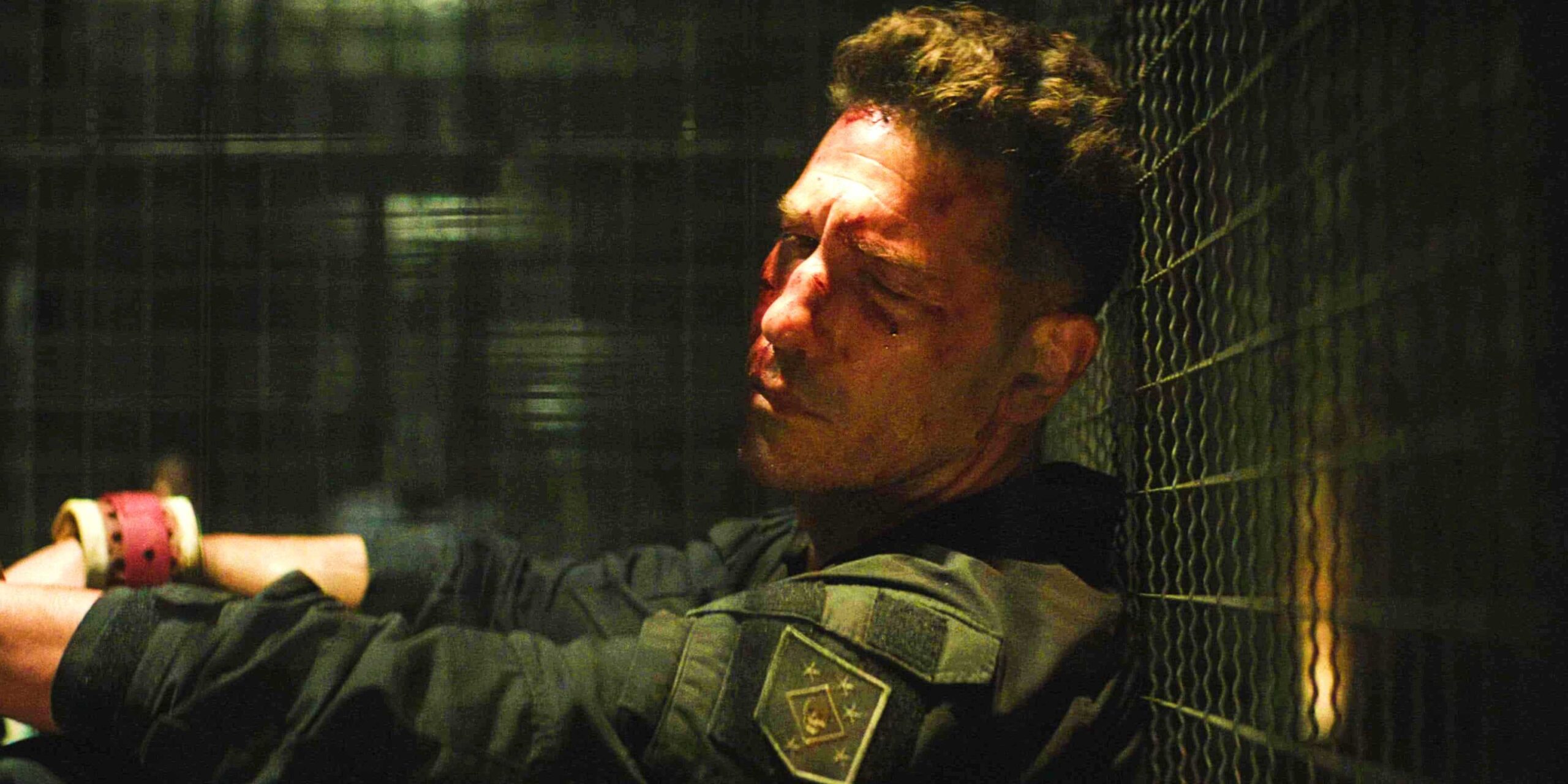 Spider-Man’in Yeni MCU Kapışmasından İlk Görseller Paylaşıldı 6 jon bernthal as frank castle aka punisher in a cage in daredevil born again episode 9 scaled 1