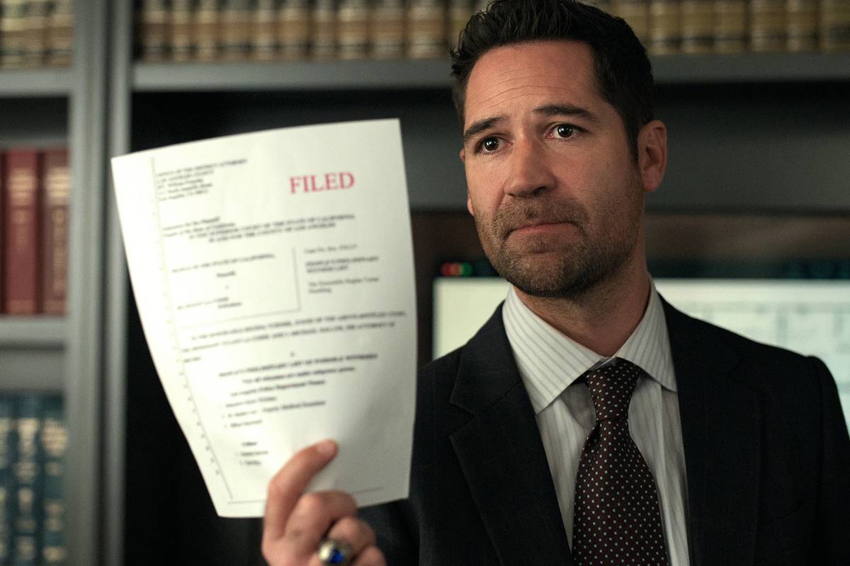 manuel garcia rulfo as mickey haller in the lincoln lawyer season 3 episode 6 holding up a paper 3 1