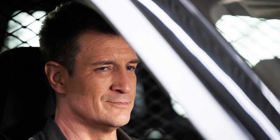 The Rookie 8. Sezonda Yeni Aşk mı Doğuyor? Yapımcıdan Çarpıcı Yanıt! 10 nathan fillion as john nolan in the rookie season 7 episode 2