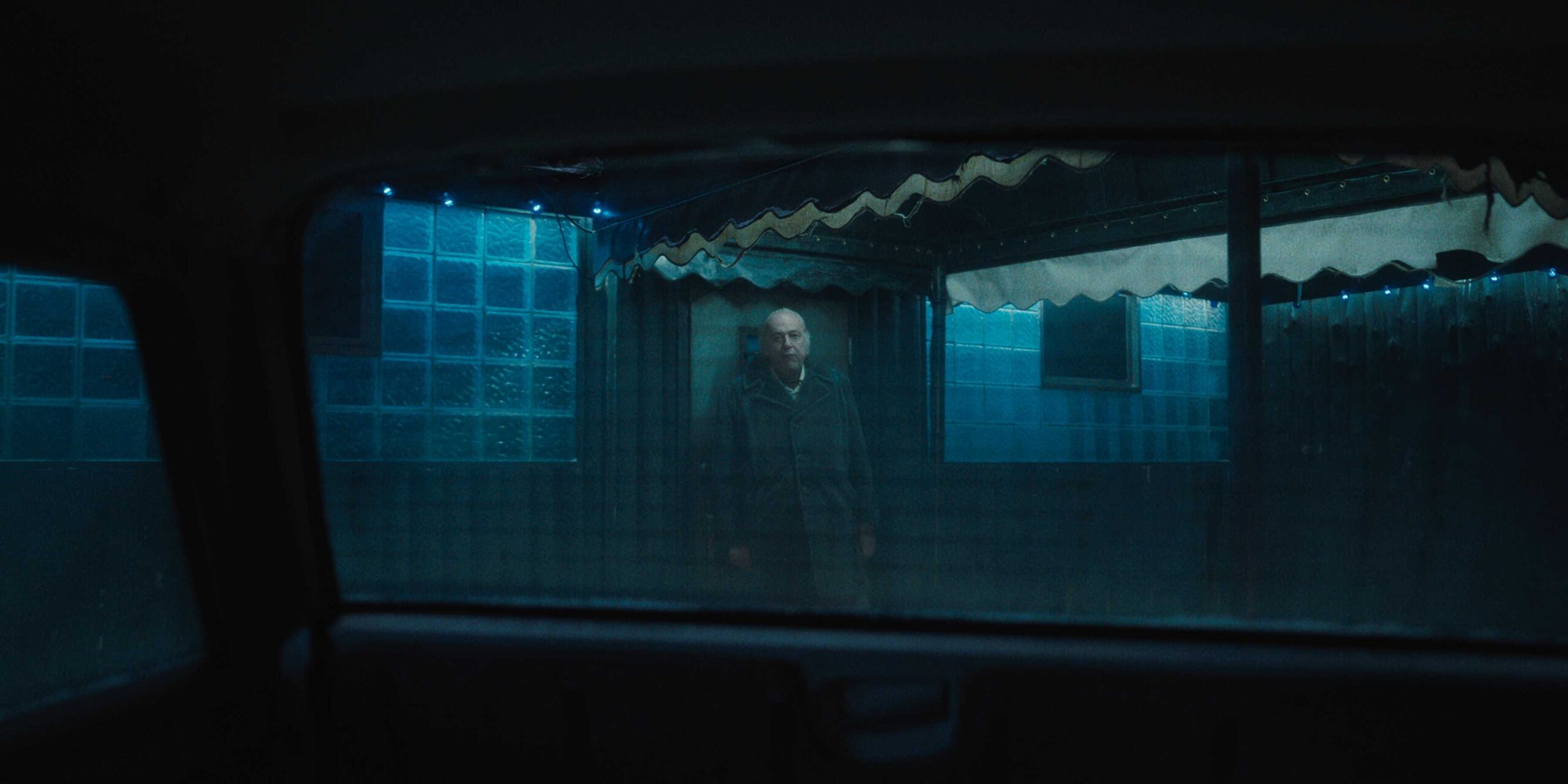 Duffer Kardeşler’in Yeni Korku Dizisinden İlk Görseller Paylaşıldı 4 something very bad is going to happen n s1 e1 00 23 31 11r scaled 1