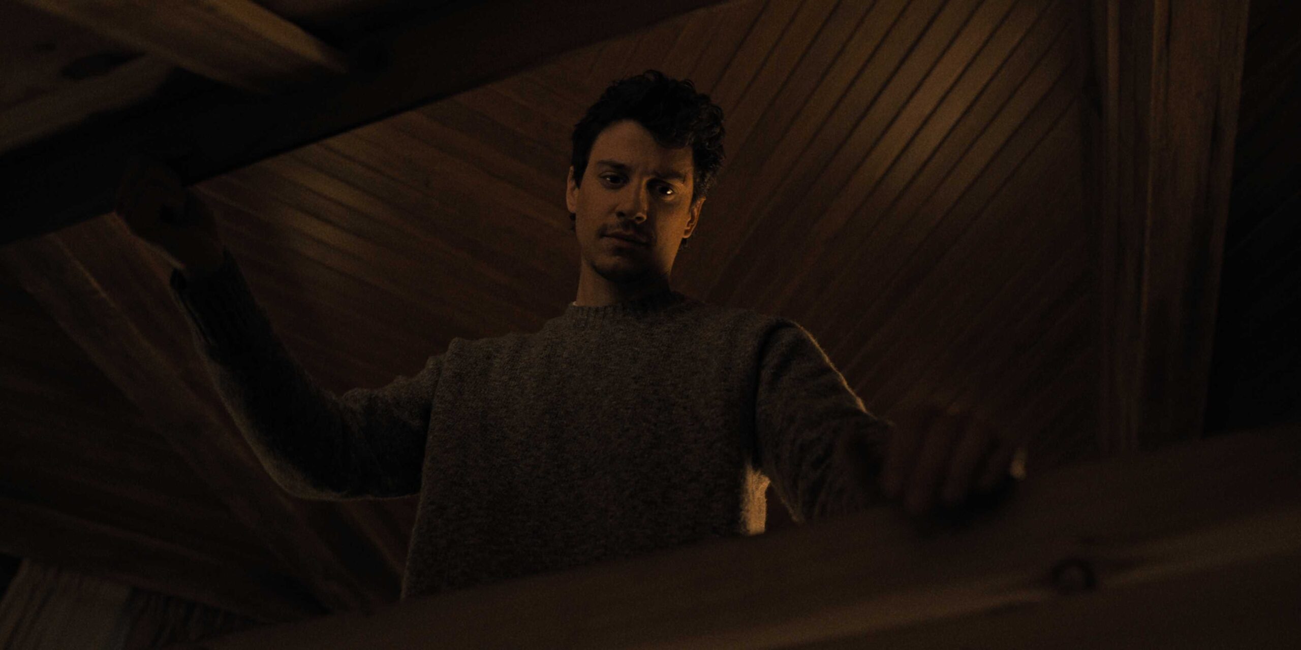 Duffer Kardeşler’in Yeni Korku Dizisinden İlk Görseller Paylaşıldı 5 something very bad is going to happen n s1 e1 00 39 12 12r scaled 1