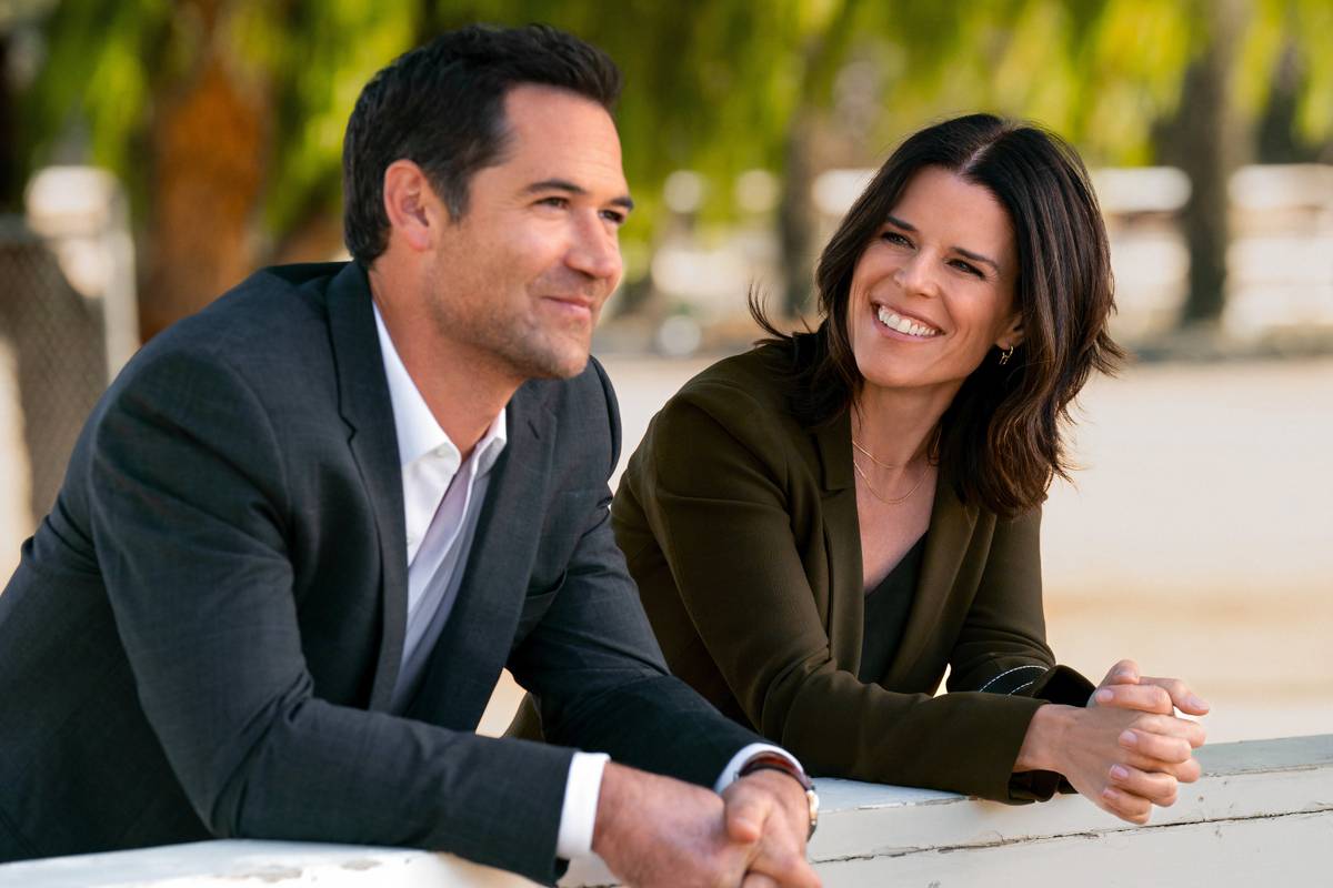 the lincoln lawyer season 4 update just threw a major curveball at mickey maggie s reunion story 1 3 1