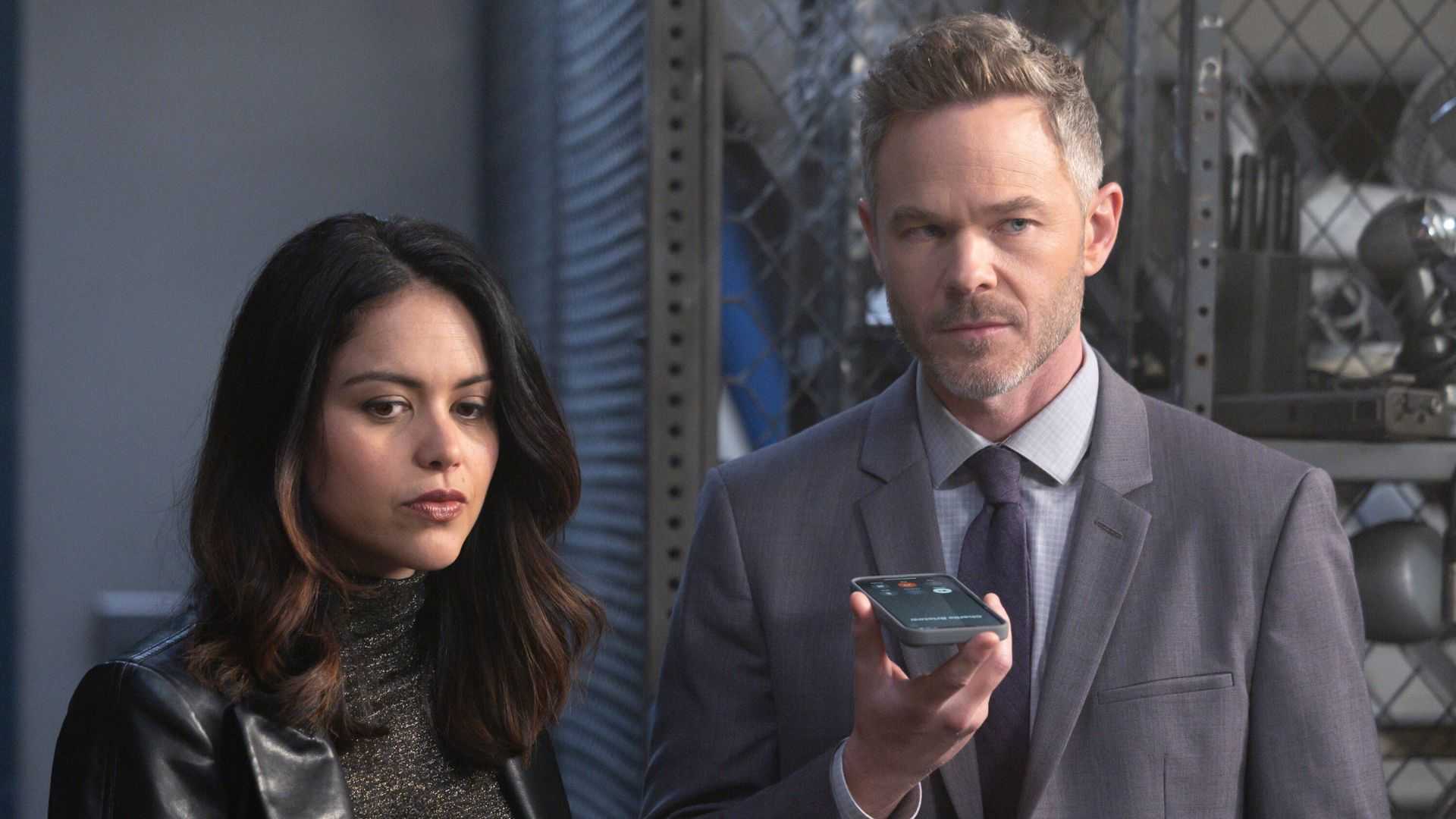 Sadece 1 Günde Tarih Yazdı! ABC'nin Polisiye Dizisi Zirveye Yerleşti! 2 the rookie shawn ashmore alyssa diaz