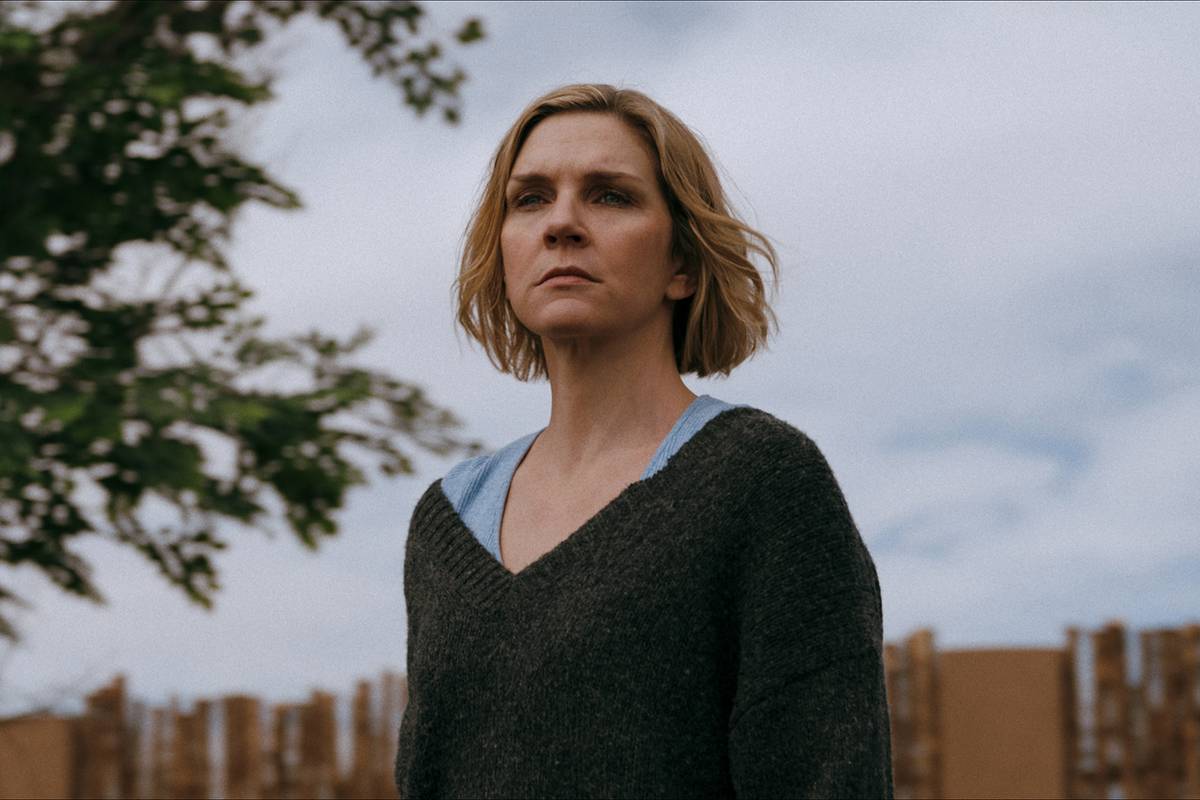 rhea seehorn staring into the distance in pluribus 1